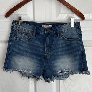 FREE PEOPLE Denim shorts size 26 raw hem Jean shorts 100% Cotton 2 inch inseam